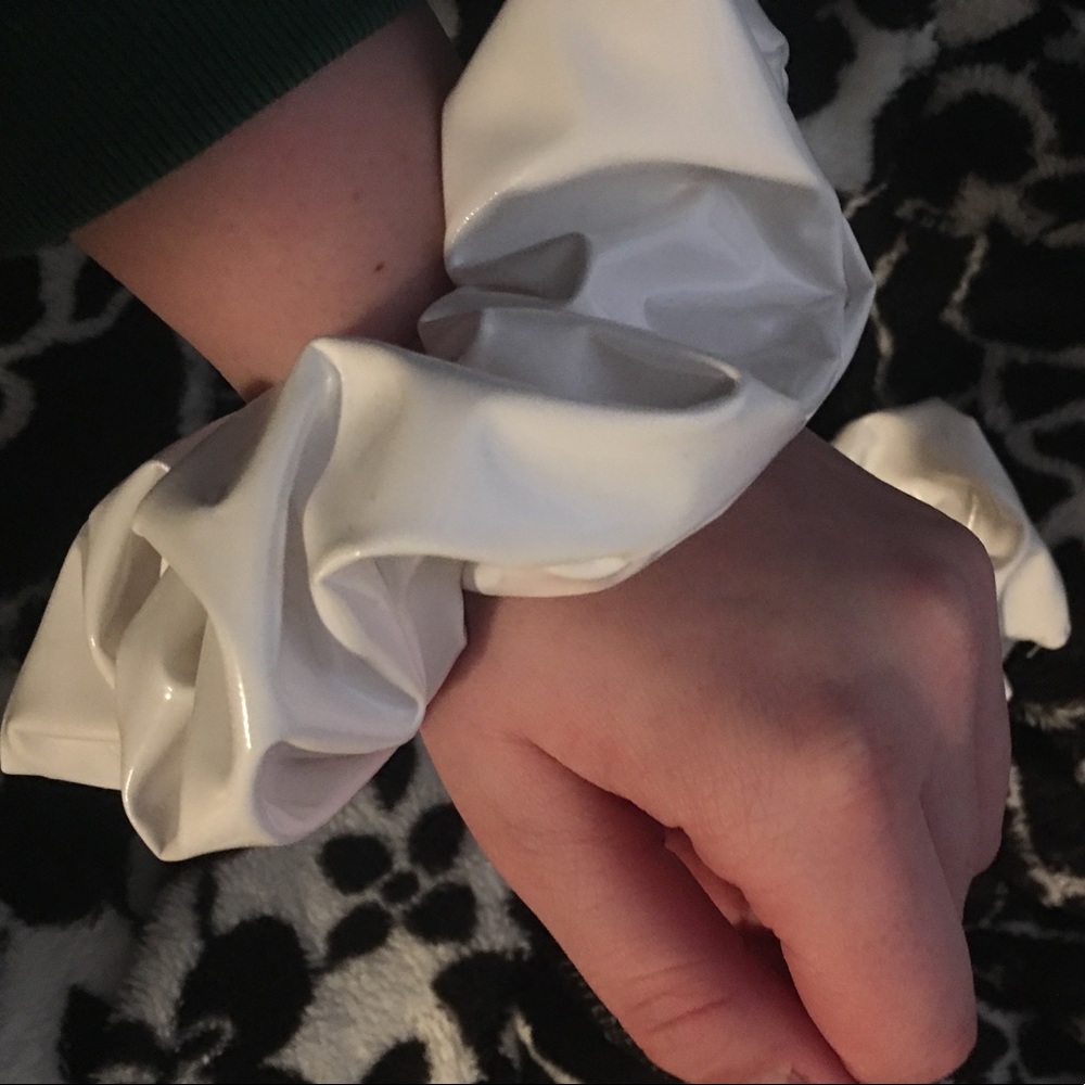 Harley Quinn wrist ruffle cuff set white latex